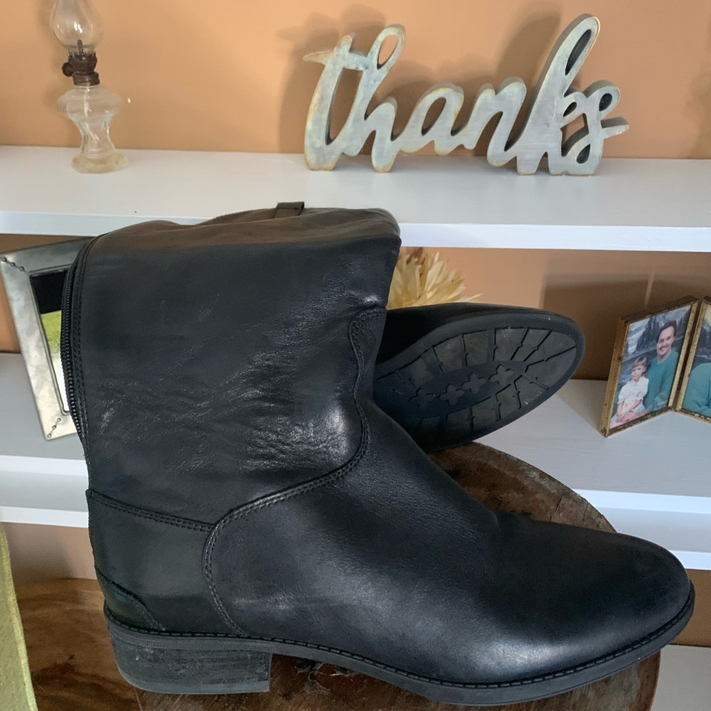 Sam Edelman boots. Special ordered for thin calf’s. Look like new. - Picture 2 of 7